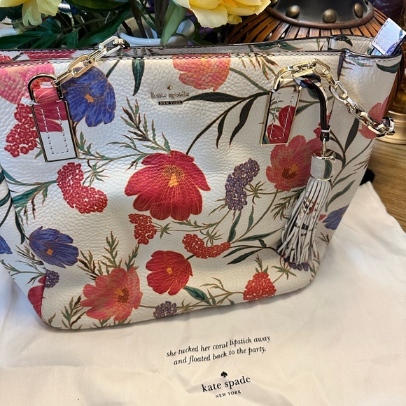 Kate Spade Kingston Drive Vivian Blossom bag and a cream wallet - Picture 2 of 16